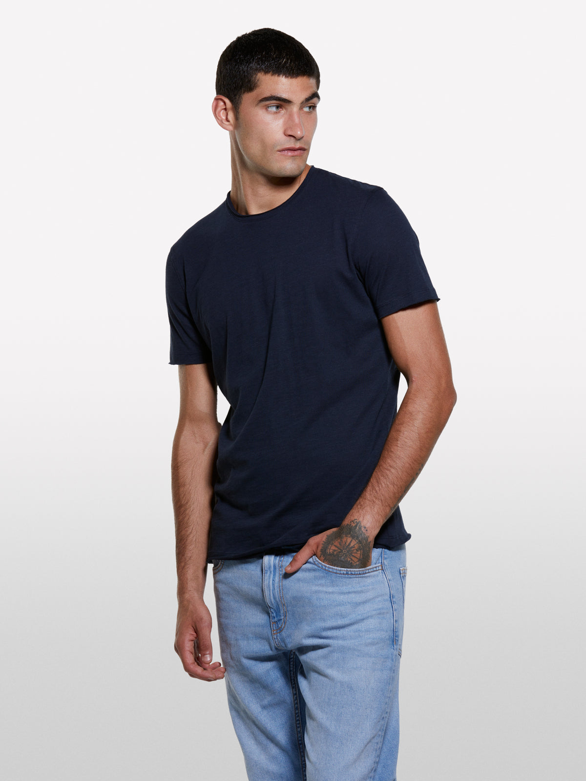 T-shirt azul-escuro com corte vivo - ucb_image_FY