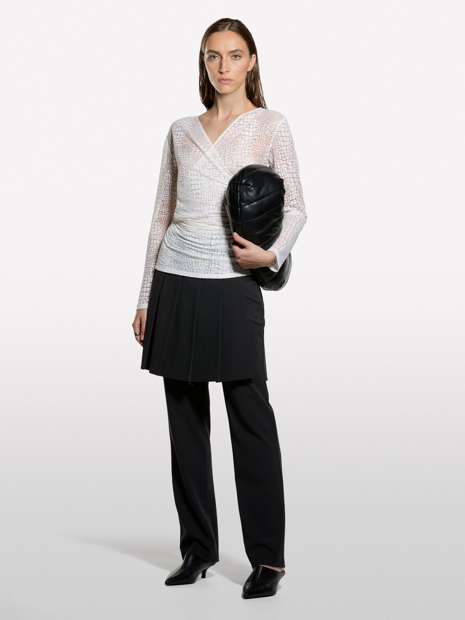 T-shirt cruzada com torchon - ucb_image_F