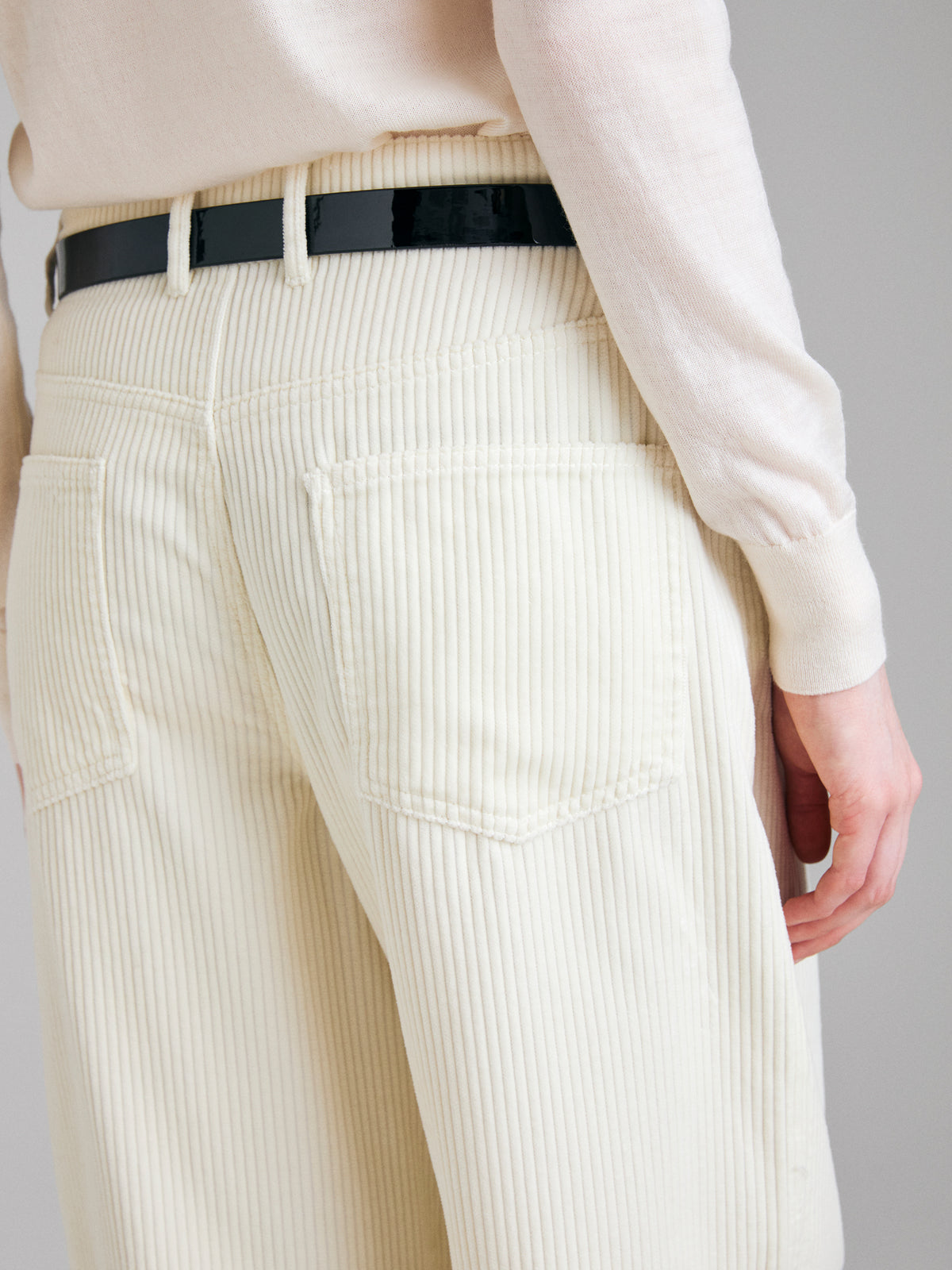 Pantaloni barrel fit in velluto a costine - ucb_image_FY