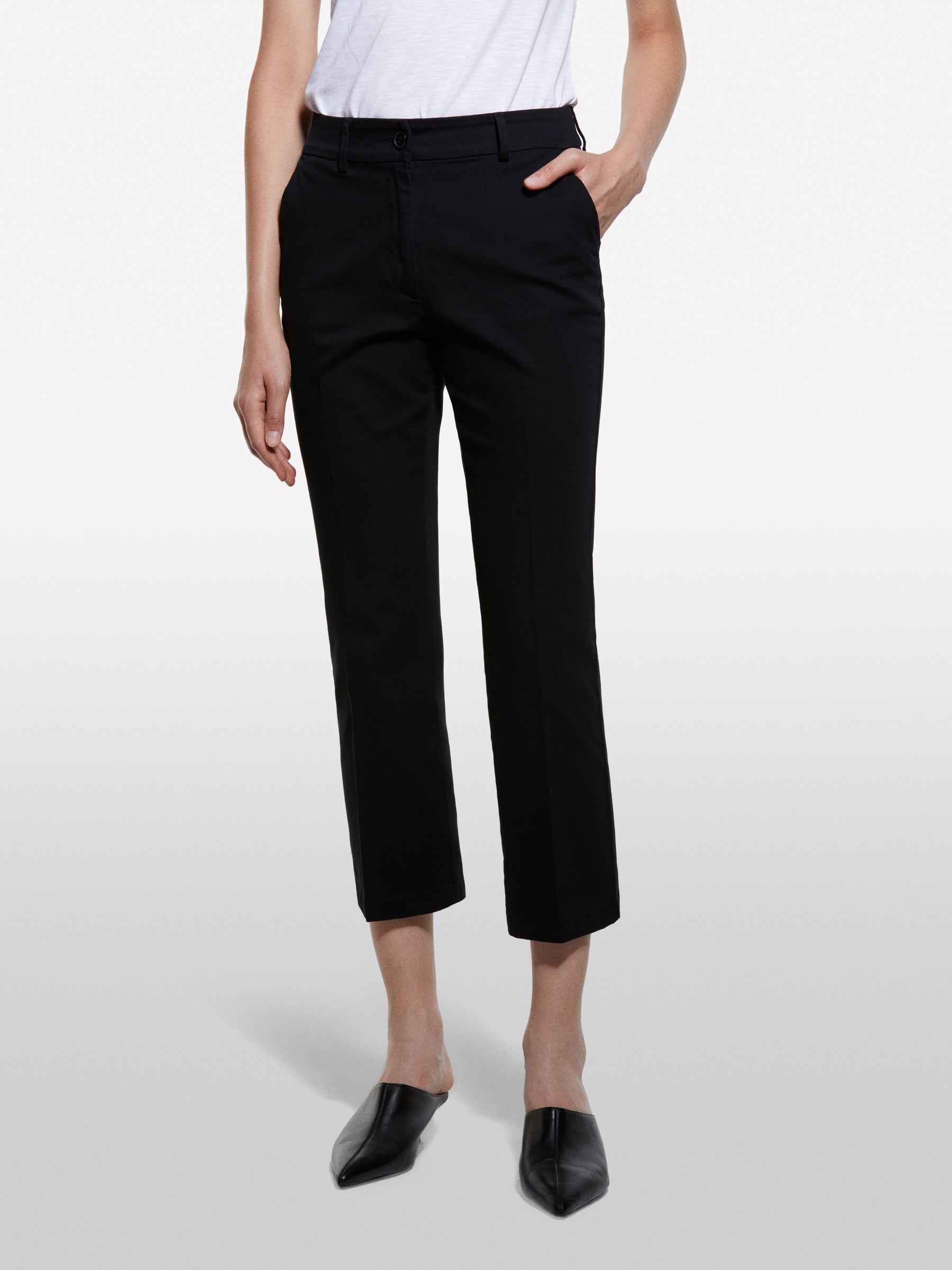 Calças flare fit pretas - ucb_image_FY