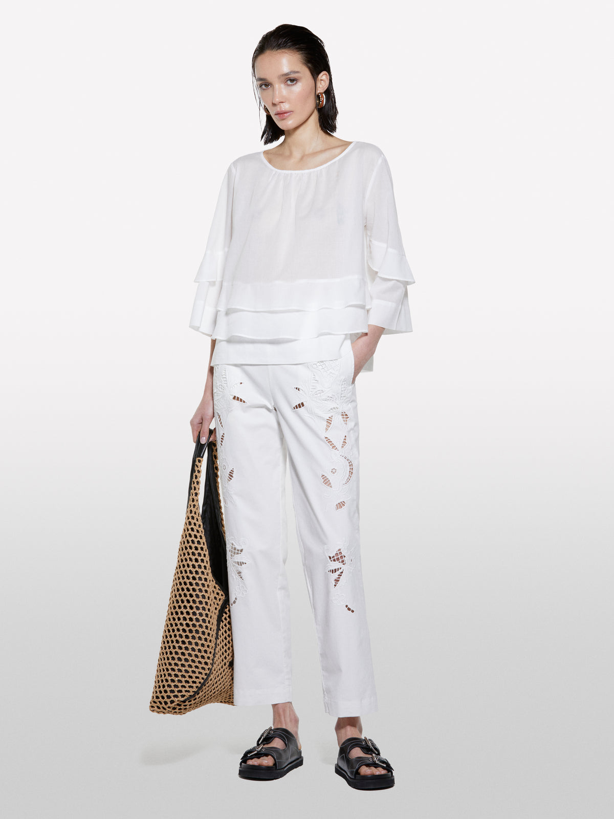 Blusa branca com folhos - ucb_image_F