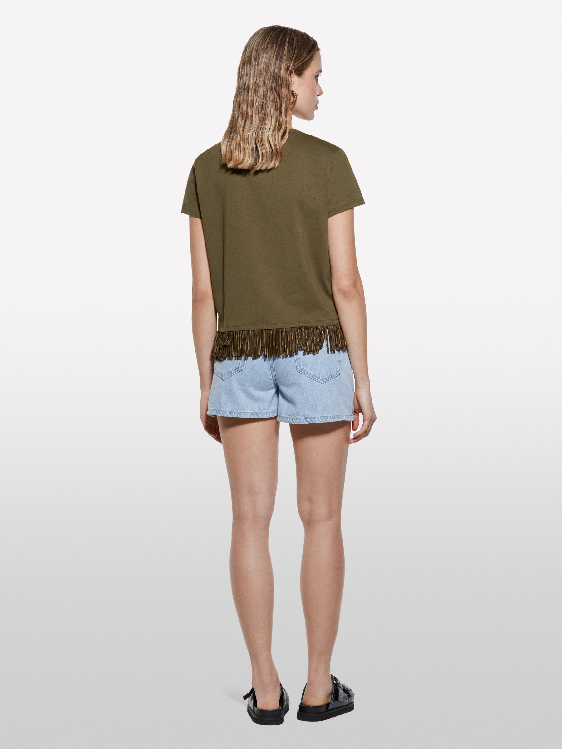 T-shirt verde militar com franjas na base - ucb_image_B
