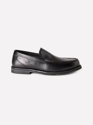 Glänzende Lederslipper