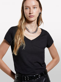 T-shirt preta decote em V com corte vivo - ucb_image_FY