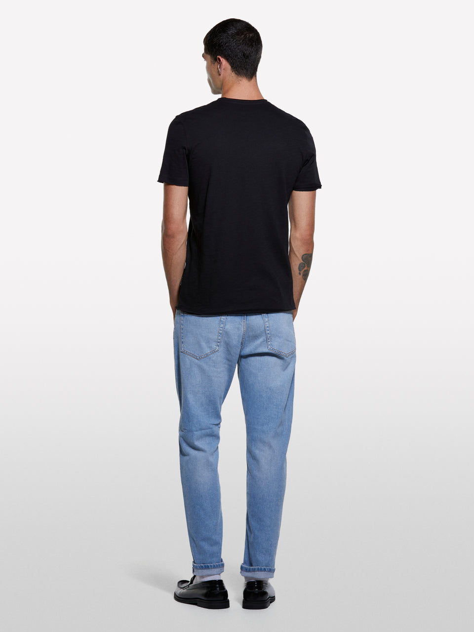 T-shirt preta com corte vivo - ucb_image_B