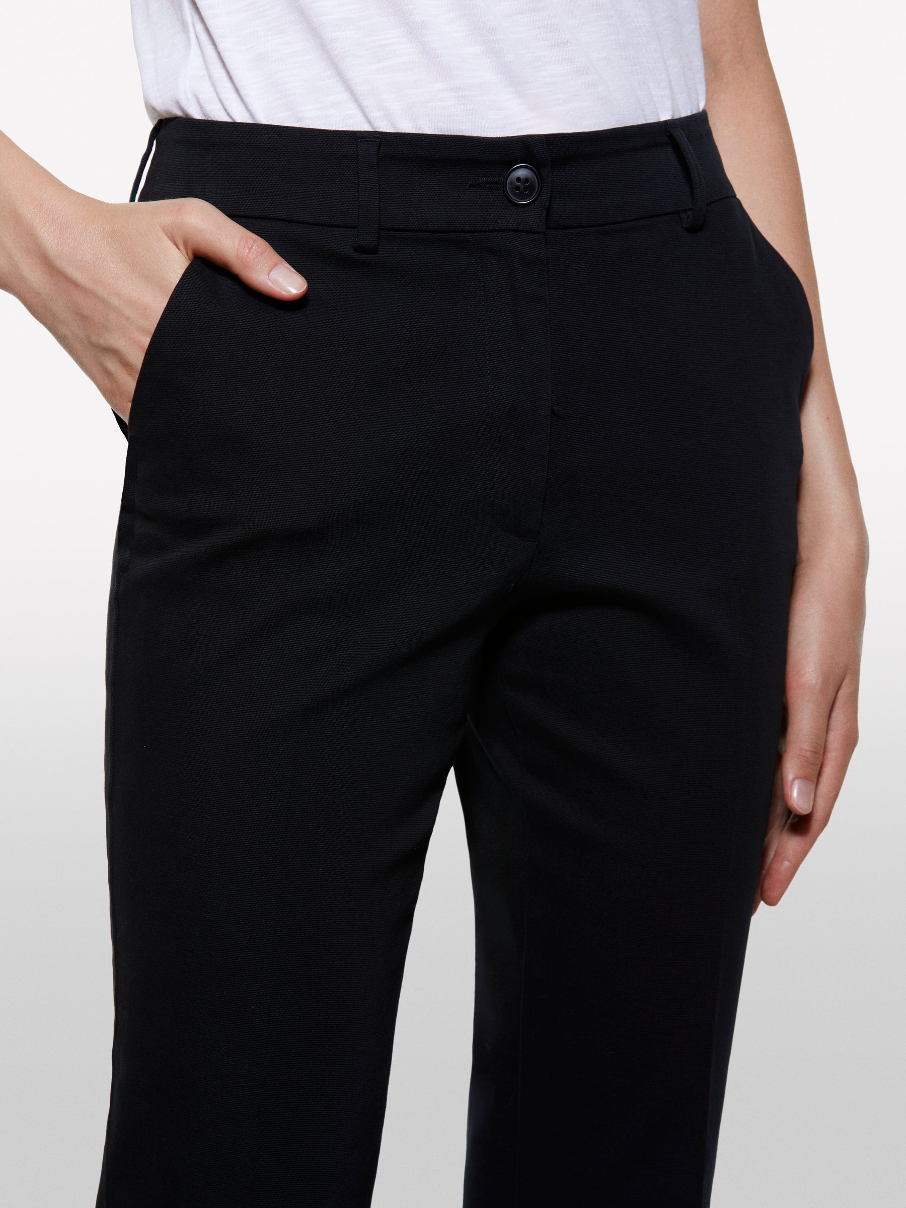 Calças flare fit pretas - ucb_image_FY