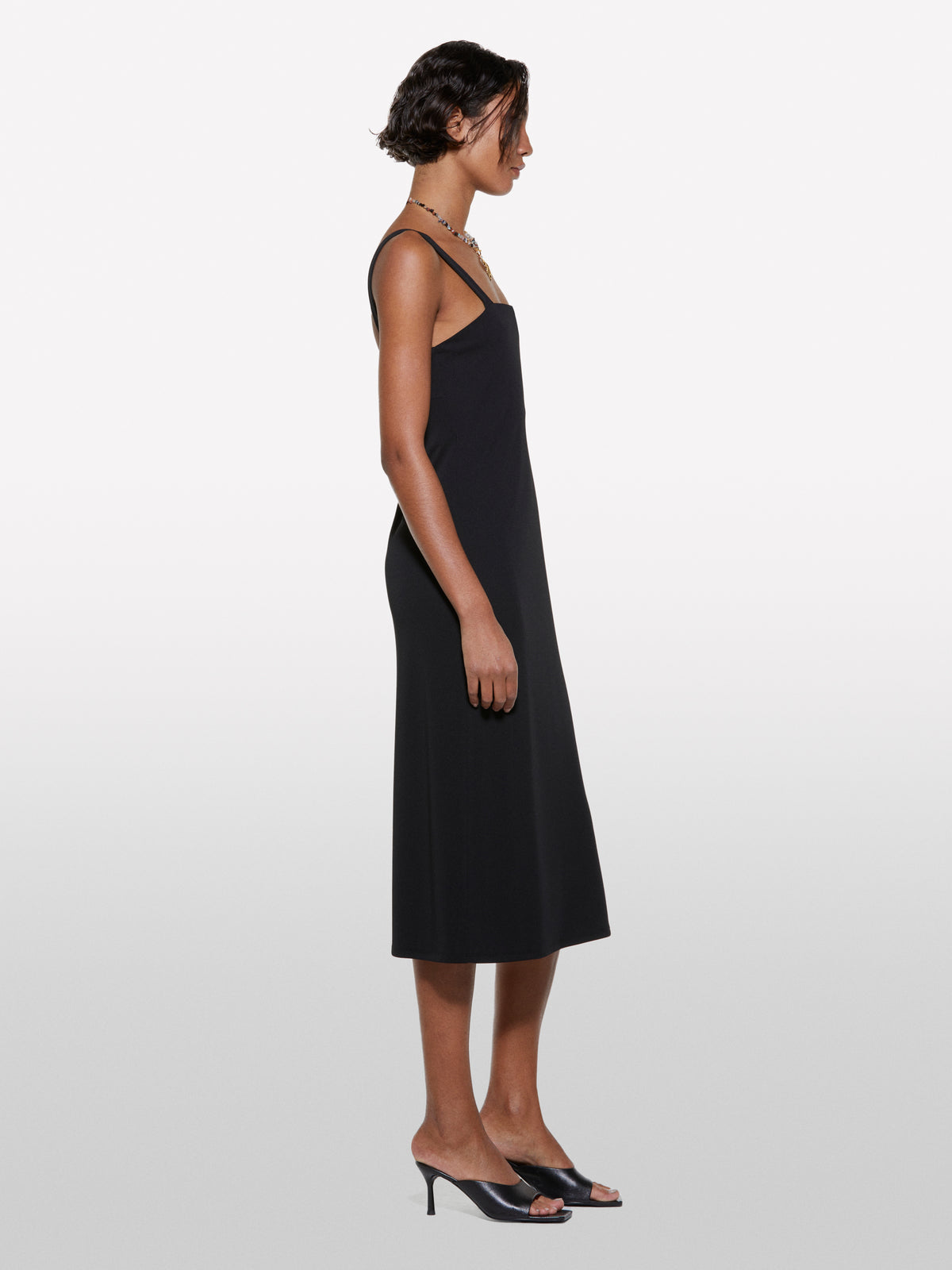 Vestido preto com abertura - ucb_image_F