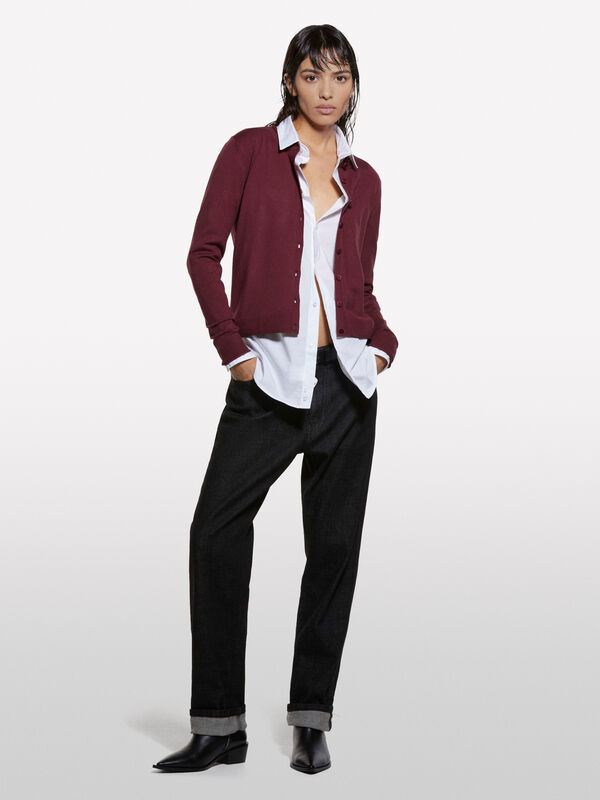 Burgunderfarbene Strickjacke in normaler Passform Burgunderfarbene Strickjacke in normaler Passform - cardigans für damen | Sisley