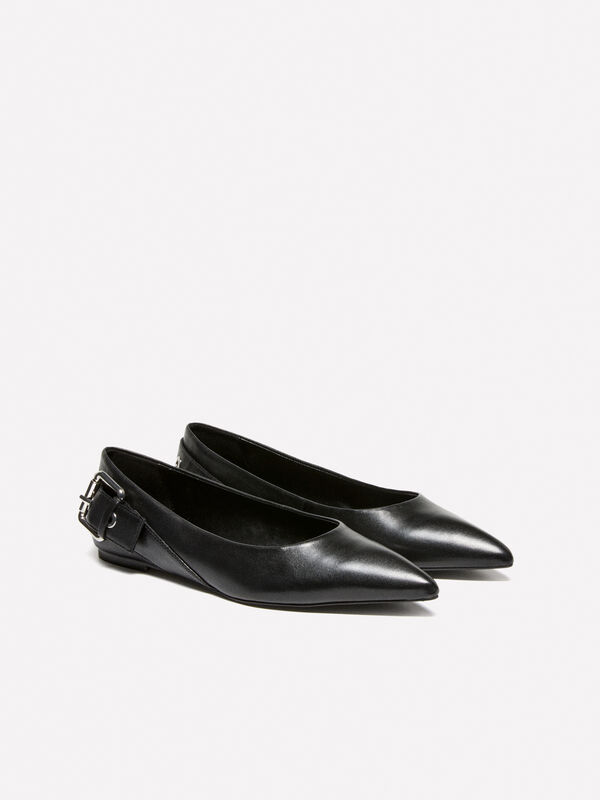 Schwarze Ballerina aus Leder mit Schnalle - flache damenschuhe | Sisley