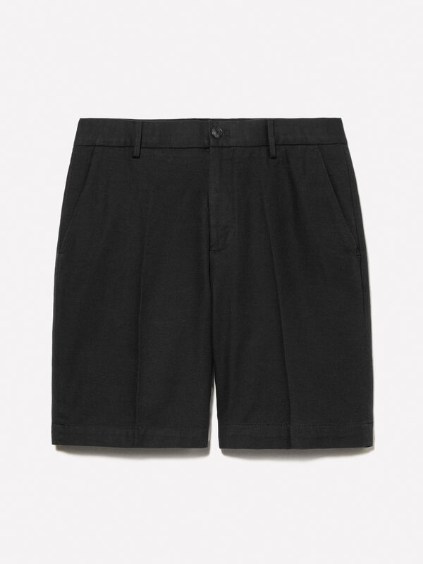Schwarze Bermudashorts mit normaler Passform Schwarze Bermudashorts mit normaler Passform - shorts für herren | Sisley