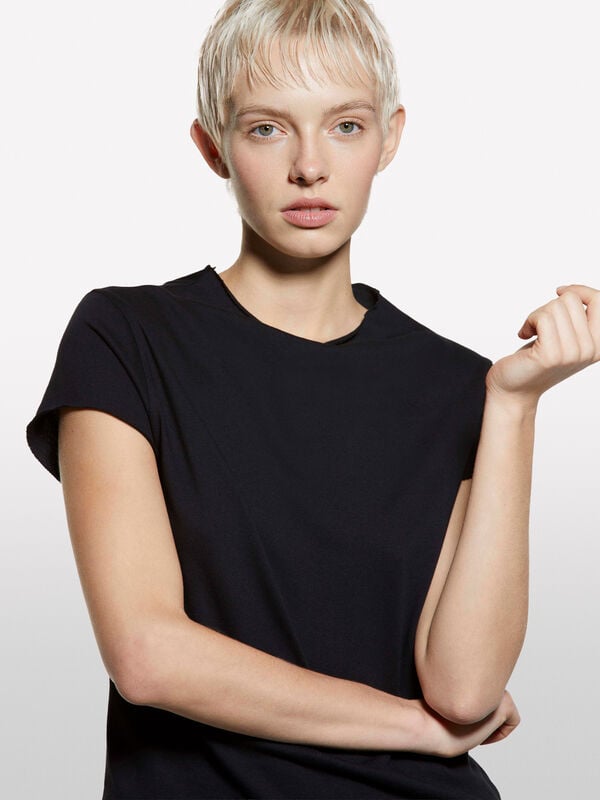 Schwarzes Neckholder-T-Shirt Schwarzes Neckholder-T-Shirt - kurzärmeliges t-shirt für damen | Sisley