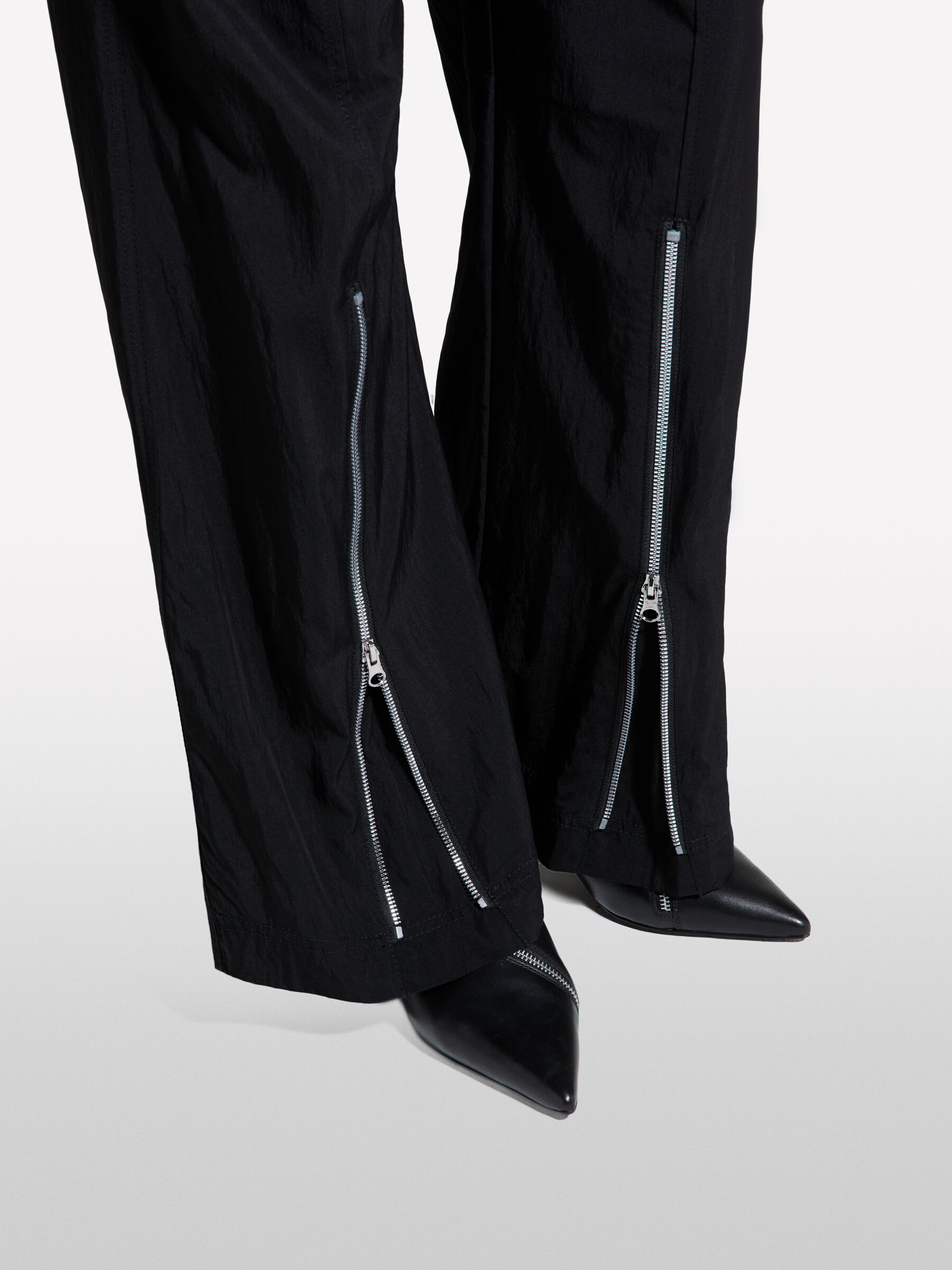 TROUSERS Damen image number null