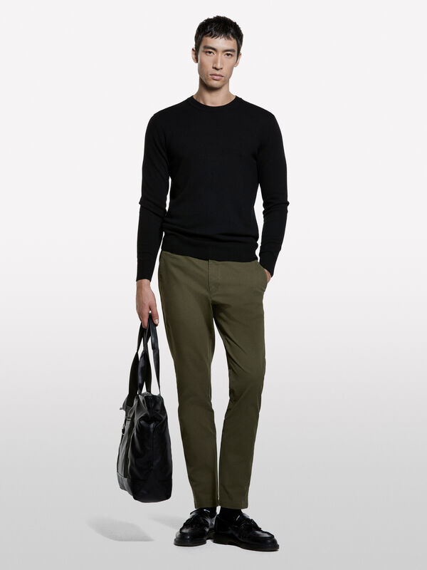 Schwarzer Pullover mit Rundhalsausschnitt in normaler Passform - rundhalspullover für herren | Sisley