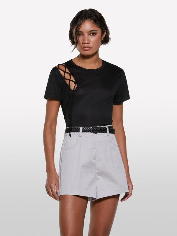 Schwarzes T-Shirt mit Bullauge und Schnürsenkeln - kurzärmeliges t-shirt für damen | Sisley