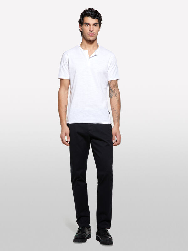 Chinohose slim fit in Schwarz - slim hosen für herren | Sisley