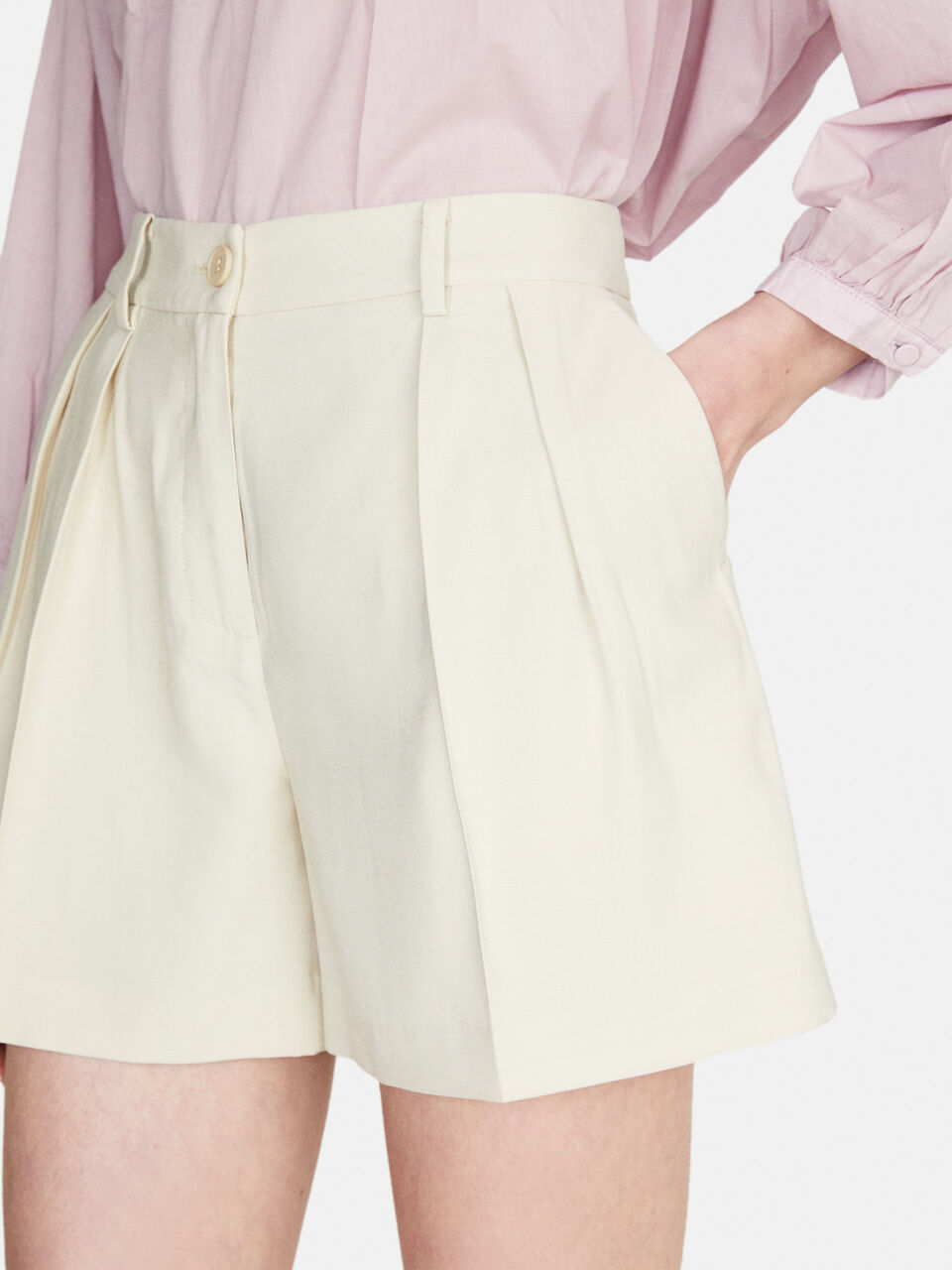 Shorts mit Falten