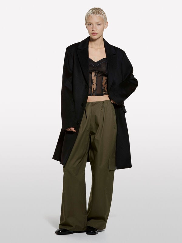 Armeegrüne Cargohose mit Bundfalten Armeegrüne Cargohose mit Bundfalten - joggers hosen für damen | Sisley