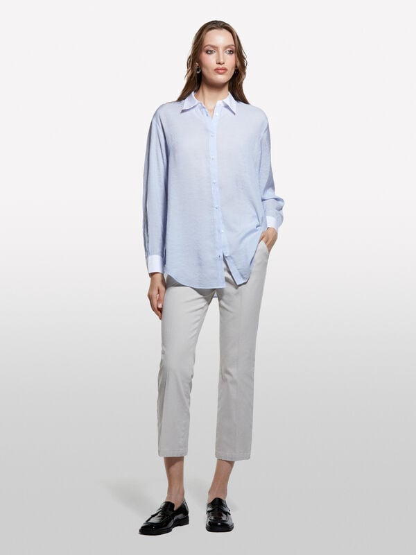Hellblau gestreiftes Hemd mit bequemer Passform Hellblau gestreiftes Hemd mit bequemer Passform - hemden für damen | Sisley