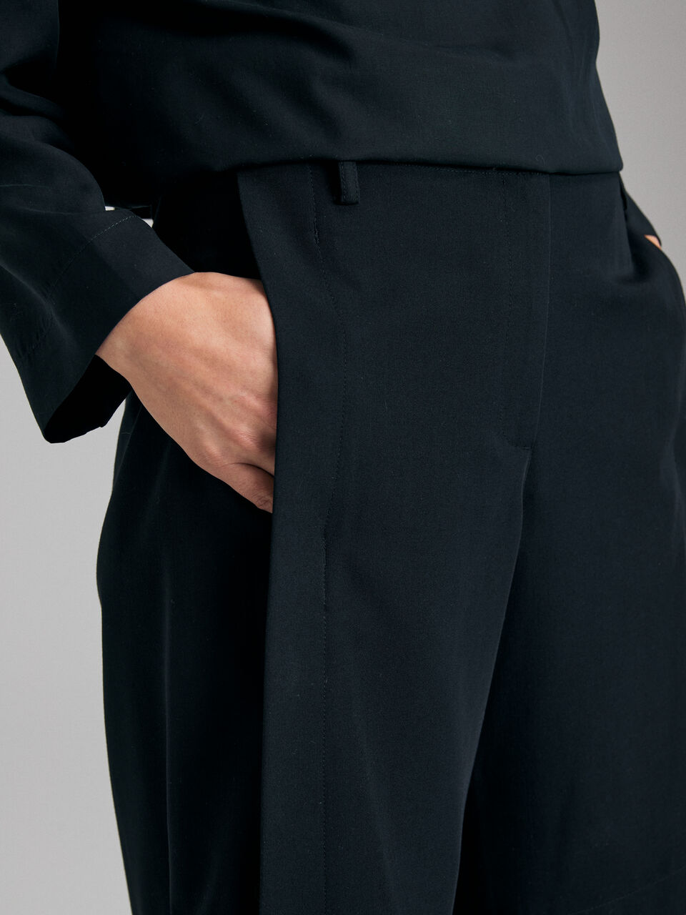 BERMUDA Damen image number null