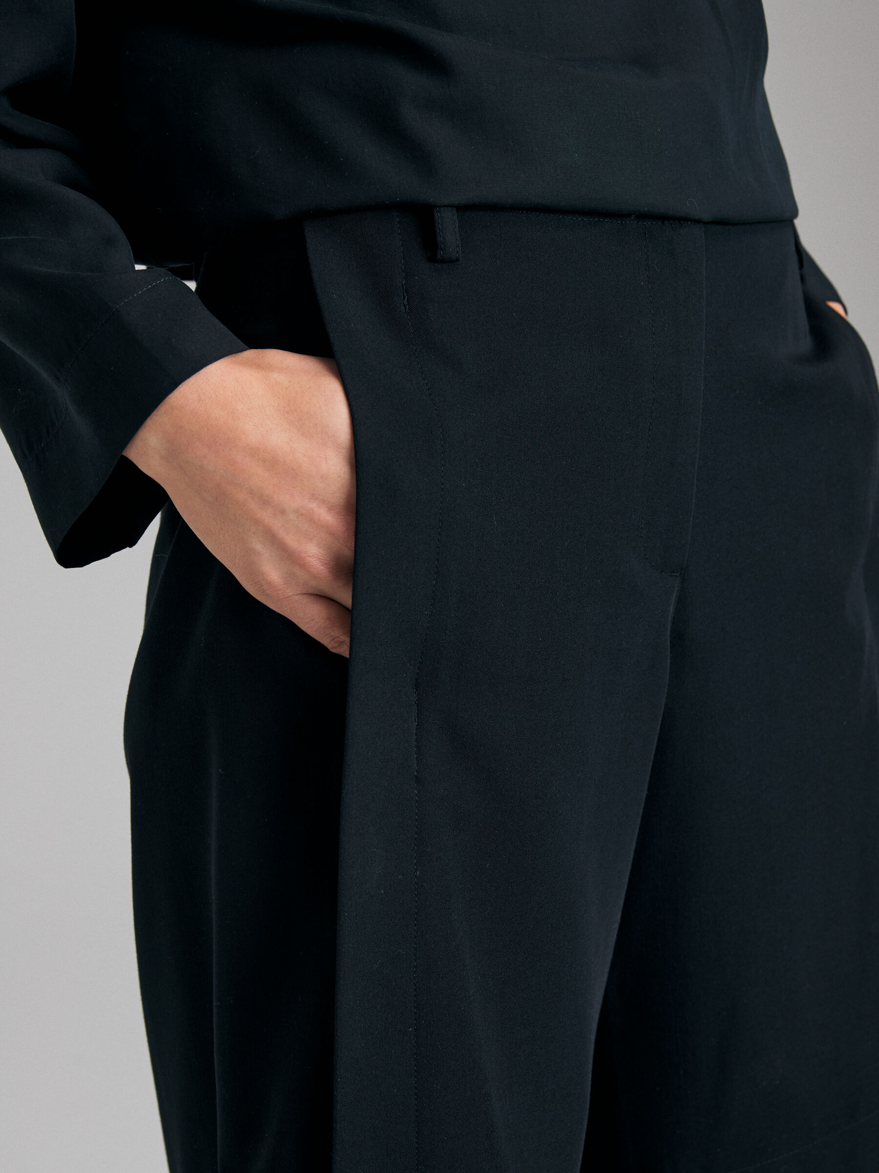 BERMUDA Damen image number null