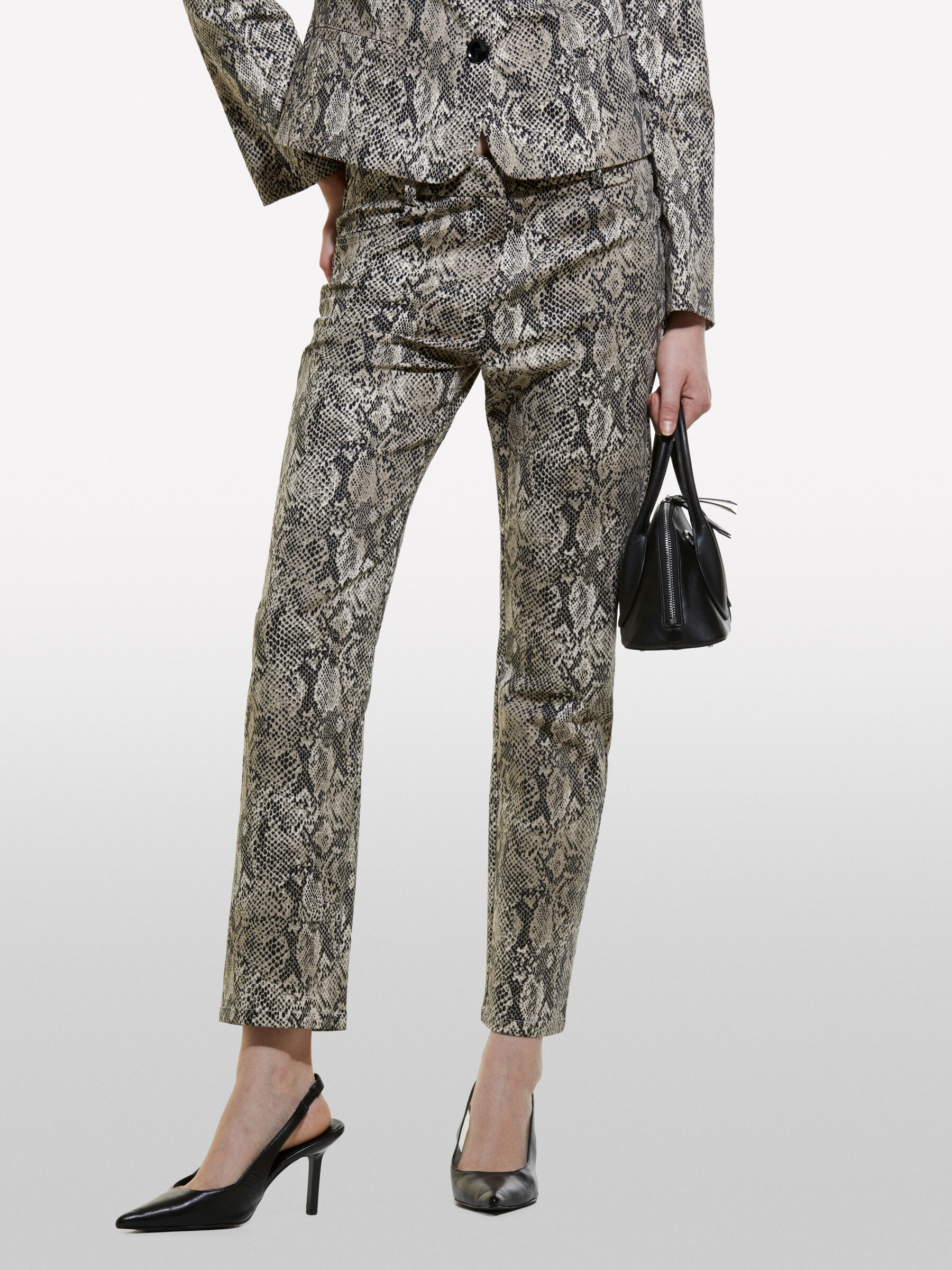 TROUSERS Damen image number null