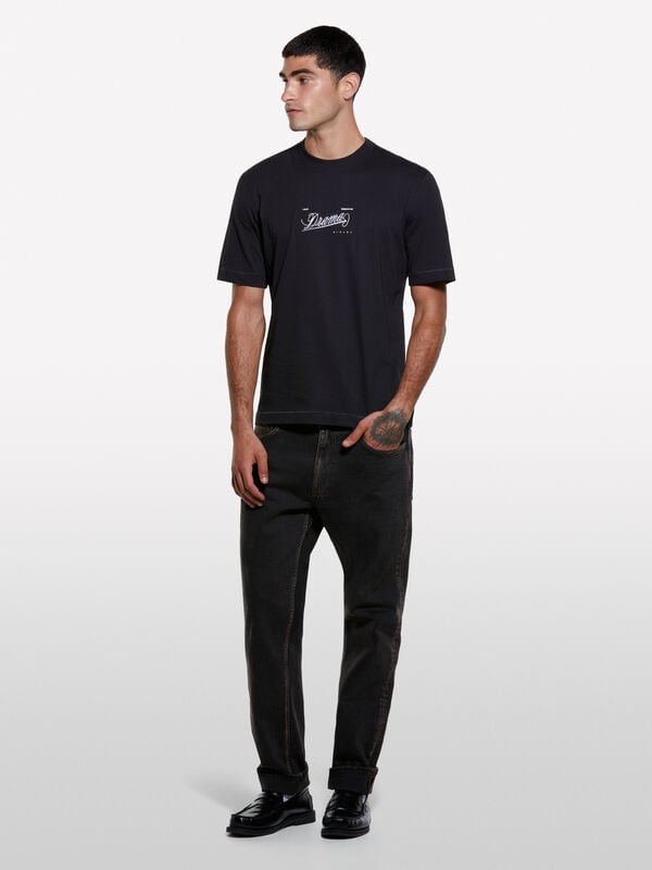 Schwarzes T-Shirt mit Aufdruck Schwarzes T-Shirt mit Aufdruck - kurzärmeliges t-shirt für herren | Sisley