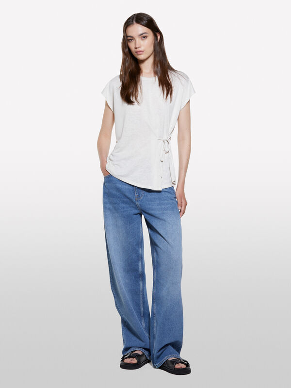 Wei&szlig;es T-Shirt mit Schn&uuml;rsenkeln - kurz&auml;rmeliges t-shirt f&uuml;r damen | Sisley