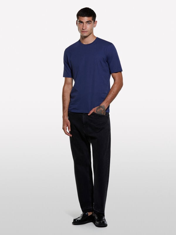 Blaues Kurzarm-T-Shirt mit normaler Passform Blaues Kurzarm-T-Shirt mit normaler Passform - kurzärmeliges t-shirt für herren | Sisley