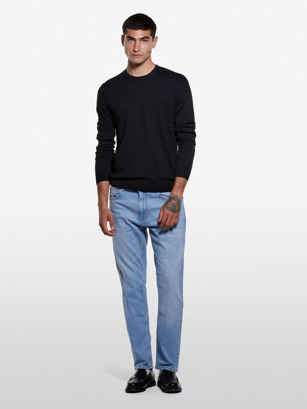 Schwarzer Pullover mit Rundhalsausschnitt Schwarzer Pullover mit Rundhalsausschnitt - rundhalspullover für herren | Sisley