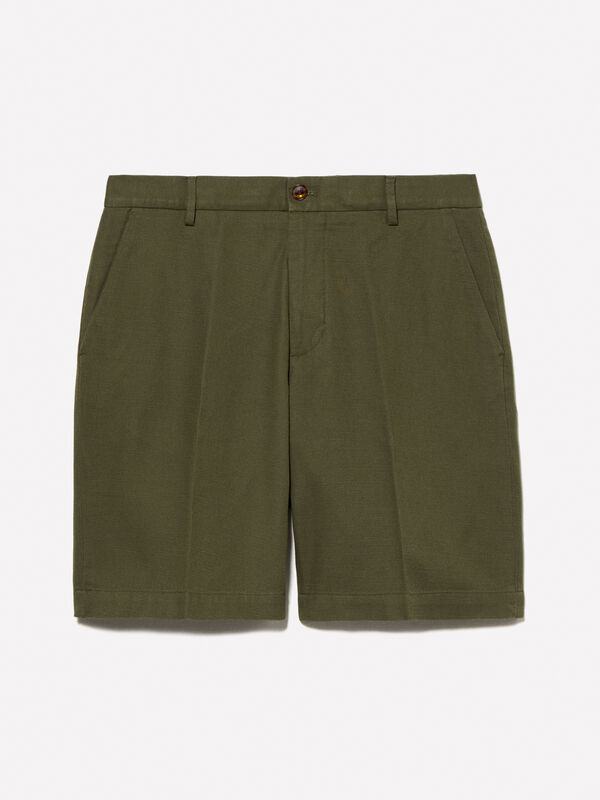 Militärgrüne Bermudashorts mit normaler Passform Militärgrüne Bermudashorts mit normaler Passform - shorts für herren | Sisley