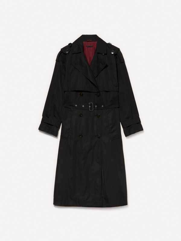 Schwarzer Trenchcoat mit bequemer Passform und Gürtel Schwarzer Trenchcoat mit bequemer Passform und Gürtel - trenchcoats und regenjacken für damen | Sisley