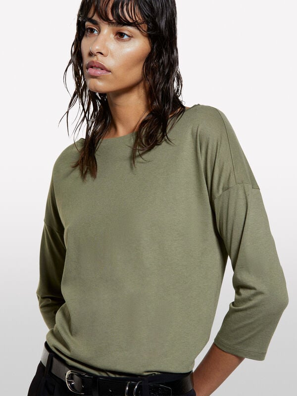 Militärgrünes T-Shirt mit U-Boot-Ausschnitt Militärgrünes T-Shirt mit U-Boot-Ausschnitt - langärmeliges t-shirt für damen | Sisley