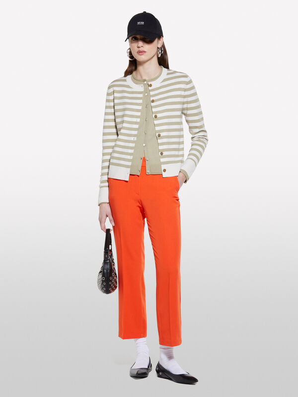 Beige und Creme-weiß gestreifter Cardigan Beige und Creme-weiß gestreifter Cardigan - cardigans für damen | Sisley