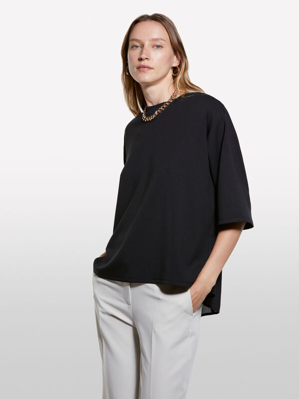 Asymmetrisches schwarzes T-Shirt Asymmetrisches schwarzes T-Shirt - kurzärmeliges t-shirt für damen | Sisley