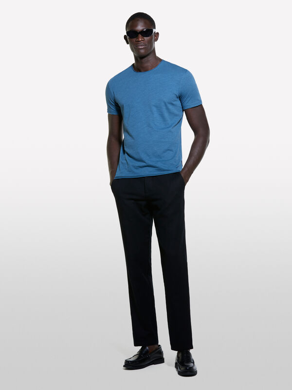 Blaues T-Shirt mit nicht ges&auml;umten Rand - kurz&auml;rmeliges t-shirt f&uuml;r herren | Sisley