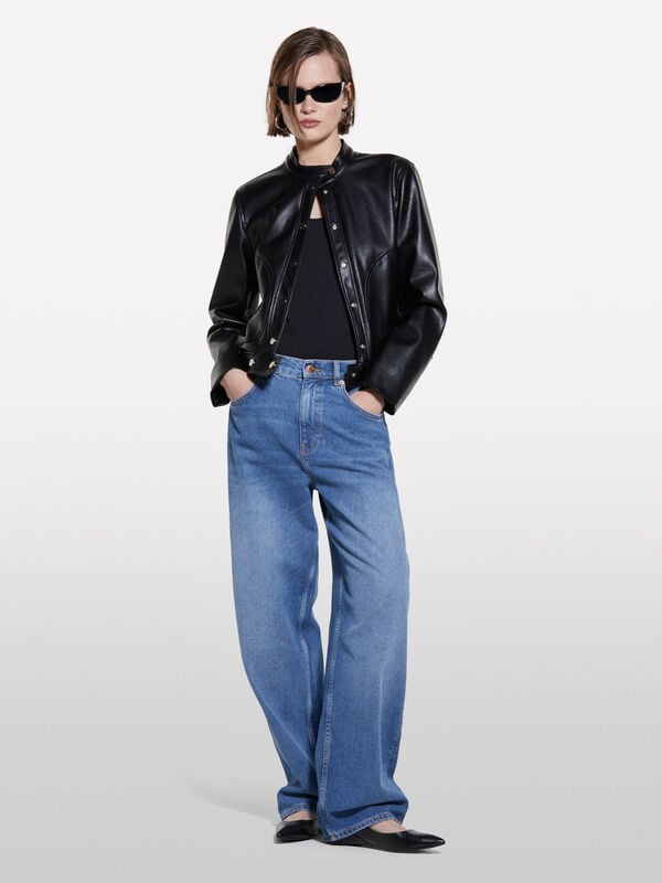 T-Shirt slim fit in Schwarz T-Shirt slim fit in Schwarz - langärmeliges t-shirt für damen | Sisley