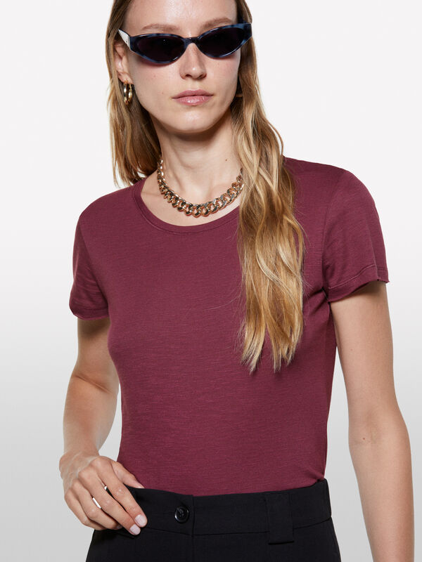 Burgunderrotes T-Shirt mit Rundhalsausschnitt - kurzärmeliges t-shirt für damen | Sisley