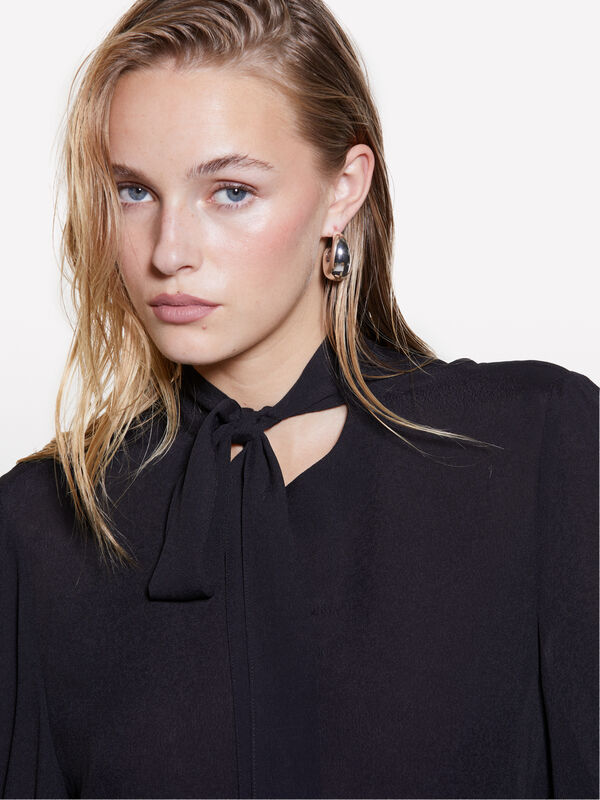 Schwarze Bluse mit Schärpe  - blusen für damen | Sisley