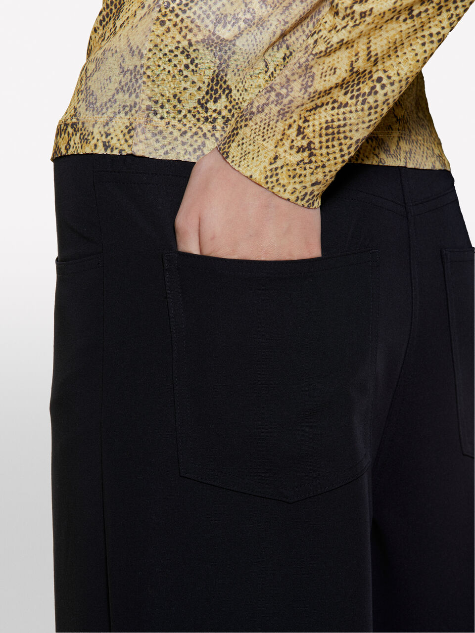 TROUSERS Damen image number null