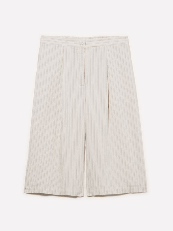 Cremeweiß gestreifte Bermudashorts Cremeweiß gestreifte Bermudashorts - shorts und kurze hosen für damen | Sisley