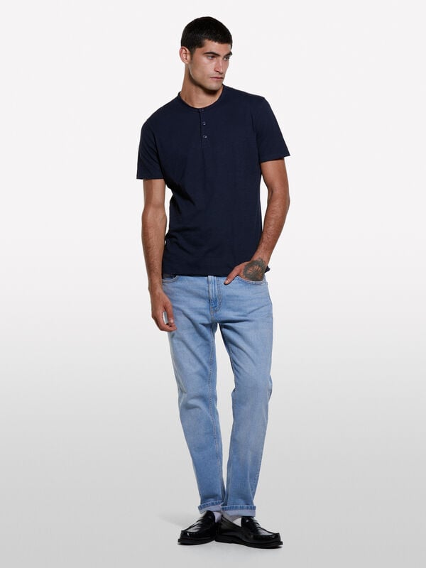 Dunkelblaues Henley-T-Shirt Dunkelblaues Henley-T-Shirt - kurzärmeliges t-shirt für herren | Sisley