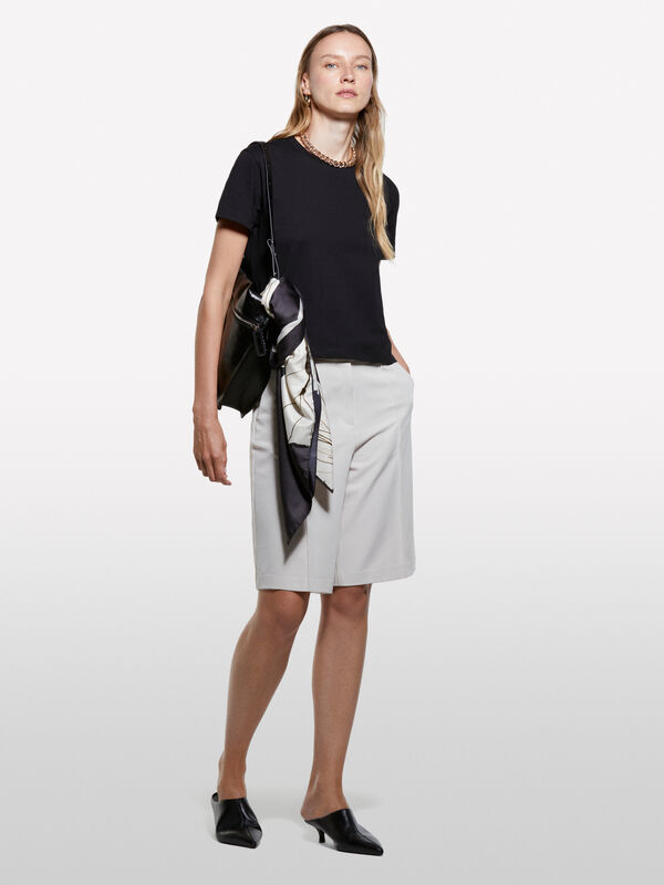 Schwarzes T-Shirt mit kastiger Passform - kurzärmeliges t-shirt für damen | Sisley