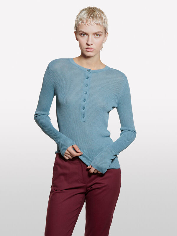 Puderblaues Henley-Shirt Puderblaues Henley-Shirt - rundhalspullover für damen | Sisley