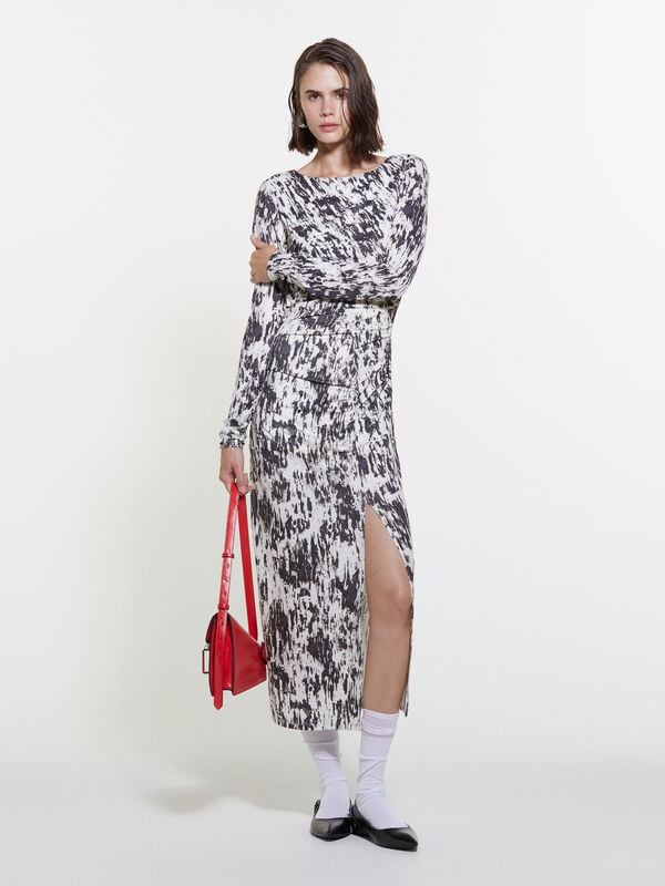 Enges Kleid mit Schlitz - midi kleider für damen | Sisley