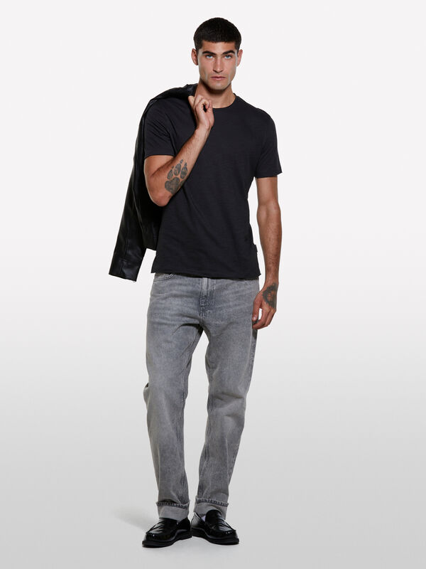 Slim-Fit Kurzarm-T-Shirt in Dunkelgrau - kurzärmeliges t-shirt für herren | Sisley