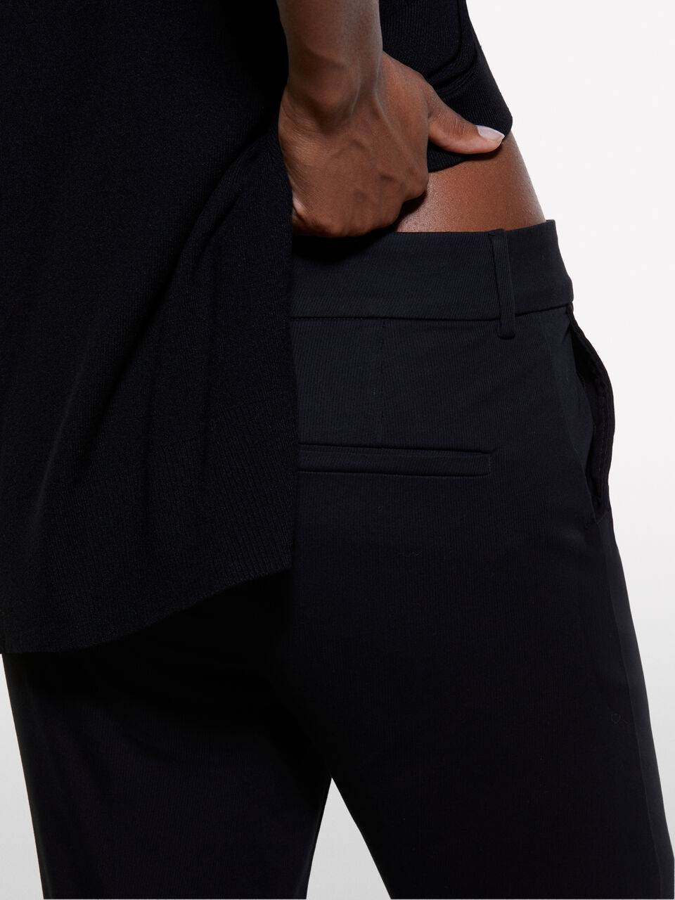 TROUSERS Damen image number null