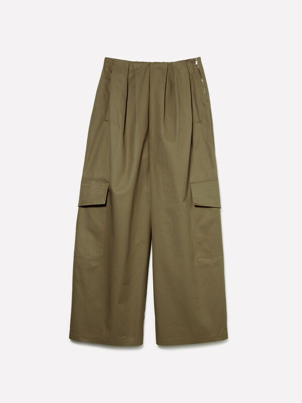 Armeegrüne Cargohose mit Bundfalten Armeegrüne Cargohose mit Bundfalten - joggers hosen für damen | Sisley