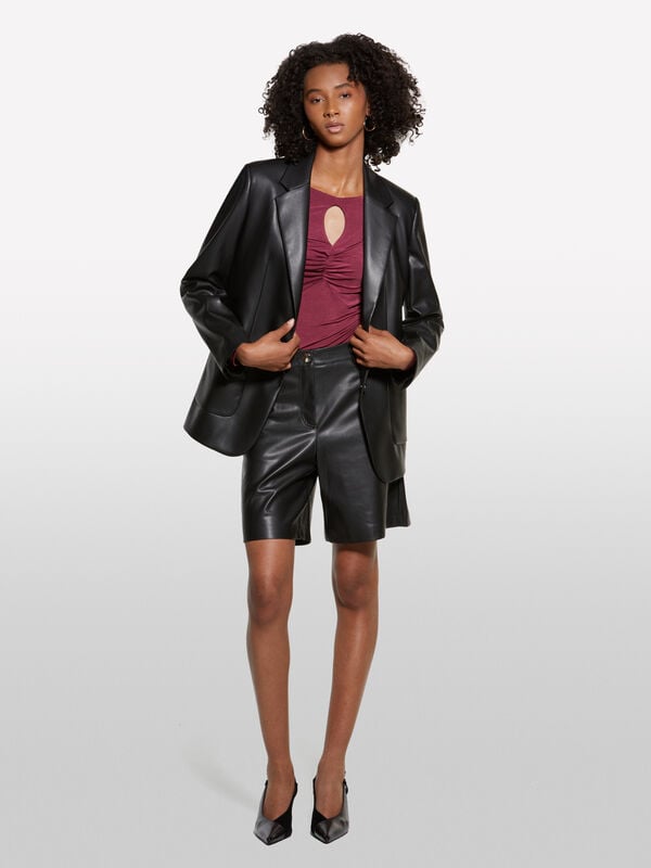 Schwarzer Blazer aus beschichtetem Stoff Schwarzer Blazer aus beschichtetem Stoff - blazer für damen | Sisley