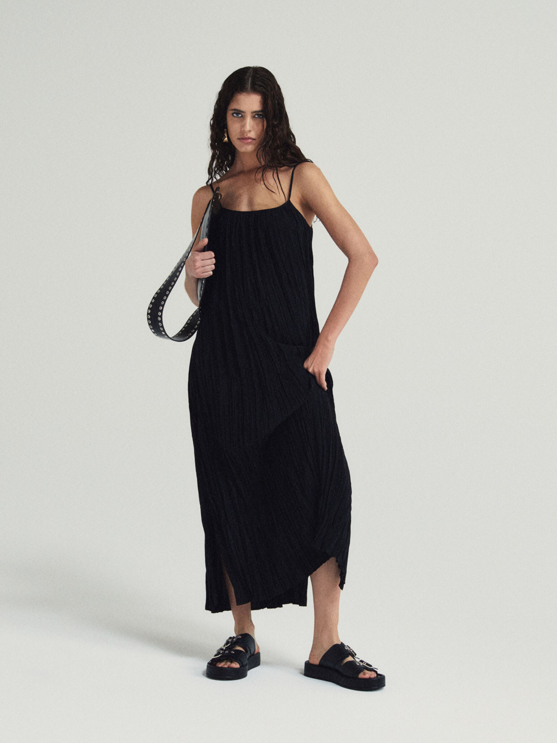 Plissiertes Kleid, Schwarz - Sisley