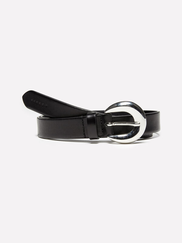 Schwarzer Gürtel aus 100 % Leder mit gebogener Schnalle Schwarzer Gürtel aus 100 % Leder mit gebogener Schnalle - gürtel für damen | Sisley